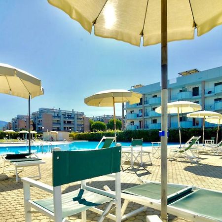 Isa-Apartments 4 Beds In Residence With Swimming-Pool In San Vincenzo, Just 600 Meters From The Sea Eksteriør bilde