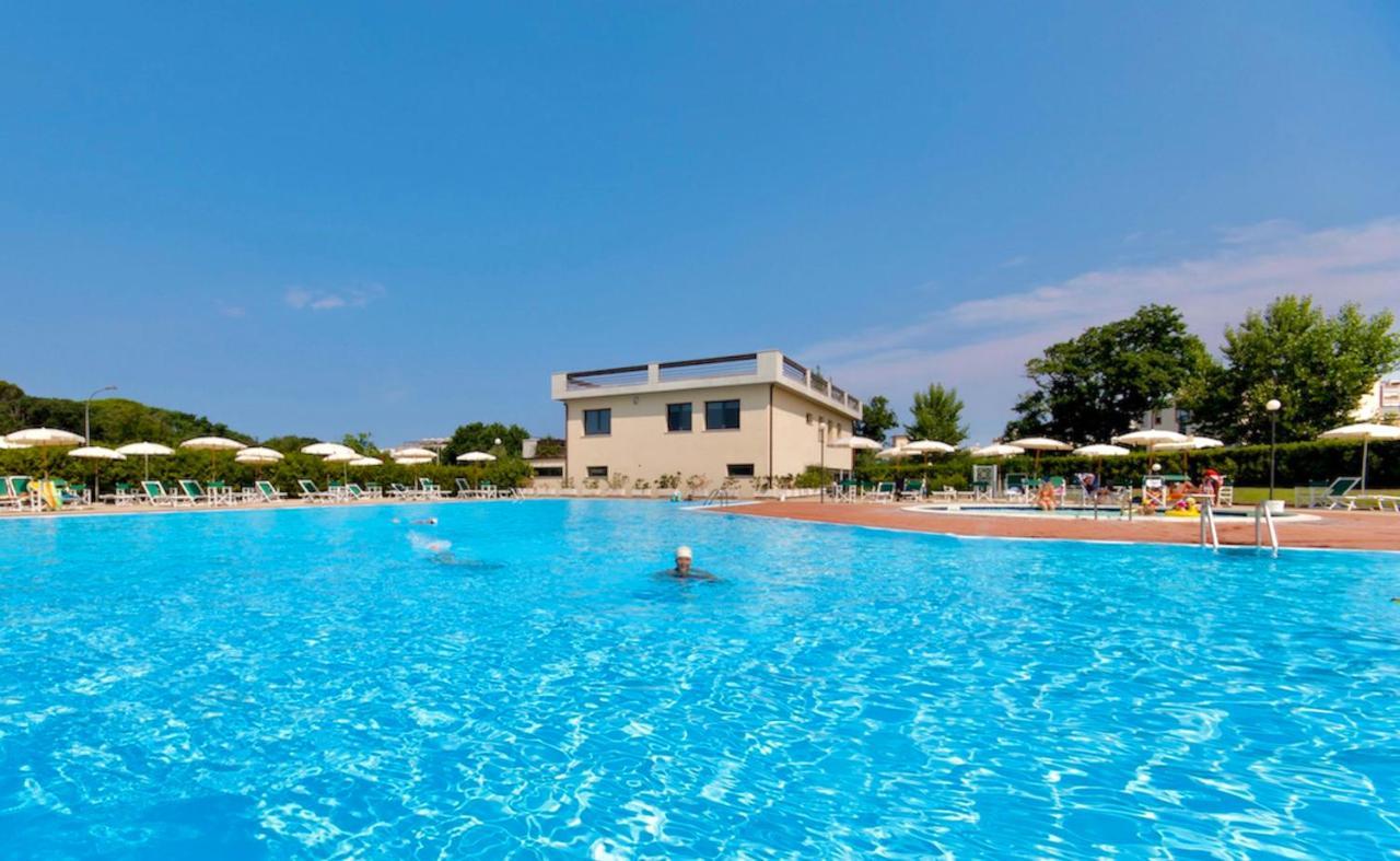 Isa-Apartments 4 Beds In Residence With Swimming-Pool In San Vincenzo, Just 600 Meters From The Sea Eksteriør bilde