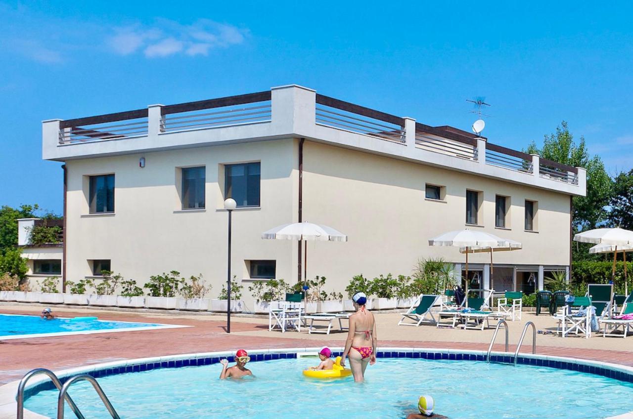 Isa-Apartments 4 Beds In Residence With Swimming-Pool In San Vincenzo, Just 600 Meters From The Sea Eksteriør bilde