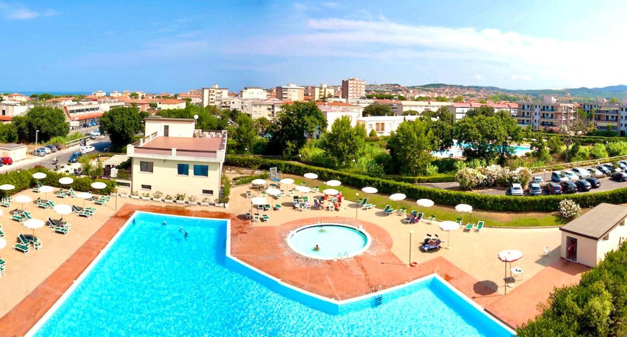 Isa-Apartments 4 Beds In Residence With Swimming-Pool In San Vincenzo, Just 600 Meters From The Sea Eksteriør bilde