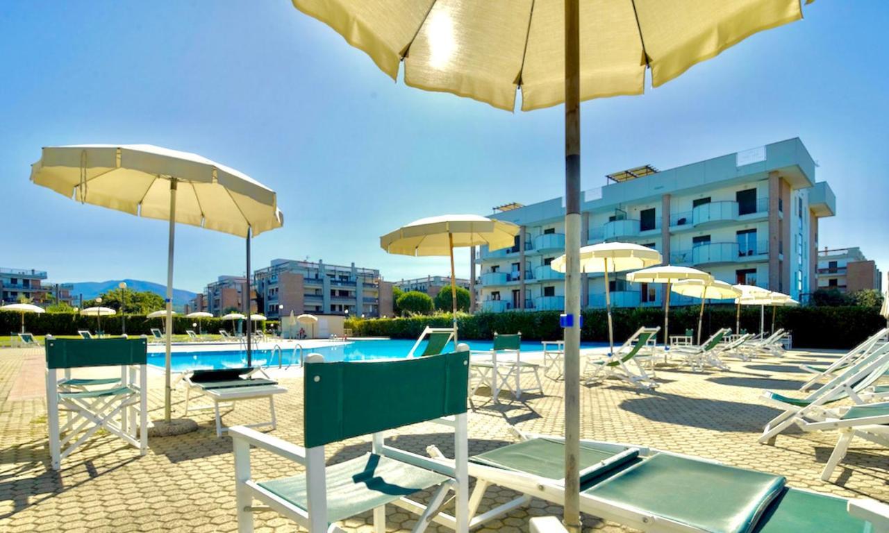 Isa-Apartments 4 Beds In Residence With Swimming-Pool In San Vincenzo, Just 600 Meters From The Sea Eksteriør bilde