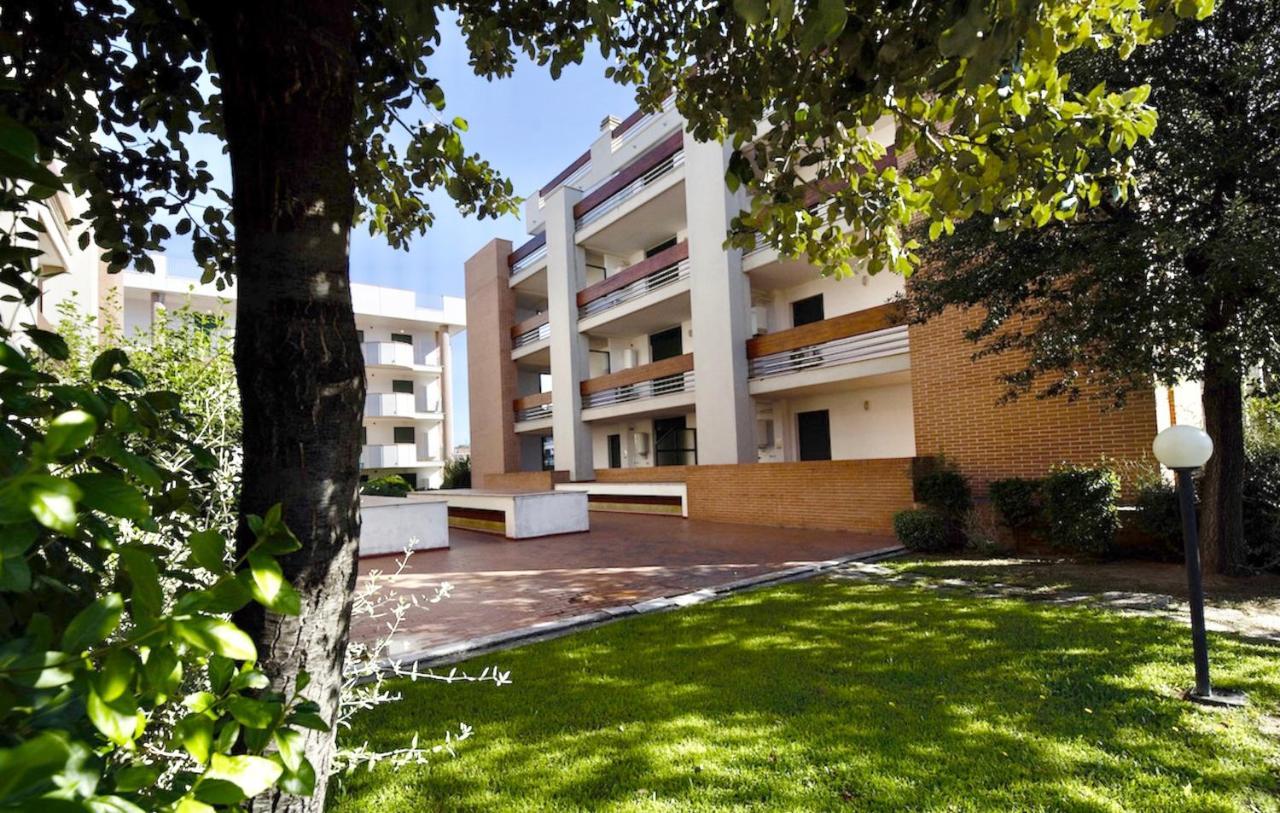 Isa-Apartments 4 Beds In Residence With Swimming-Pool In San Vincenzo, Just 600 Meters From The Sea Eksteriør bilde